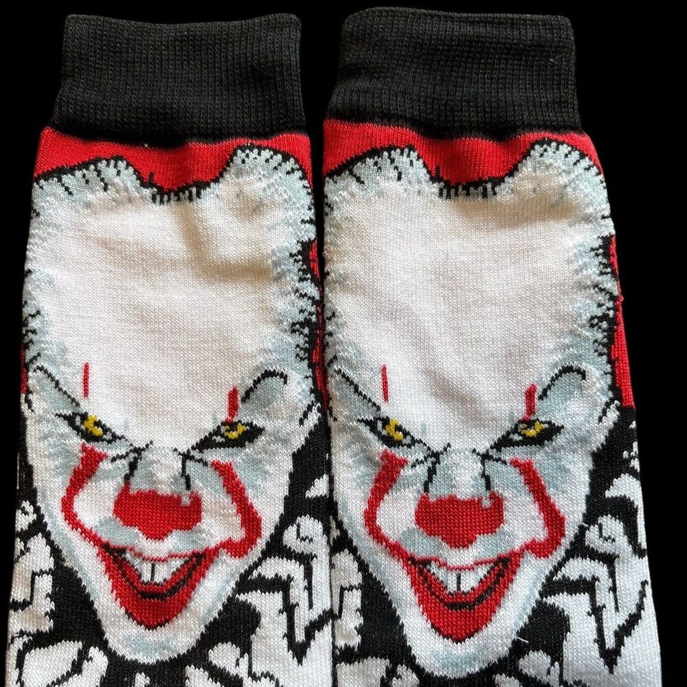 Horror Socks Set (2 Pairs): Pennywise IT Chapter 2 + Stranger Things | Unisex - Picture 2 of 8